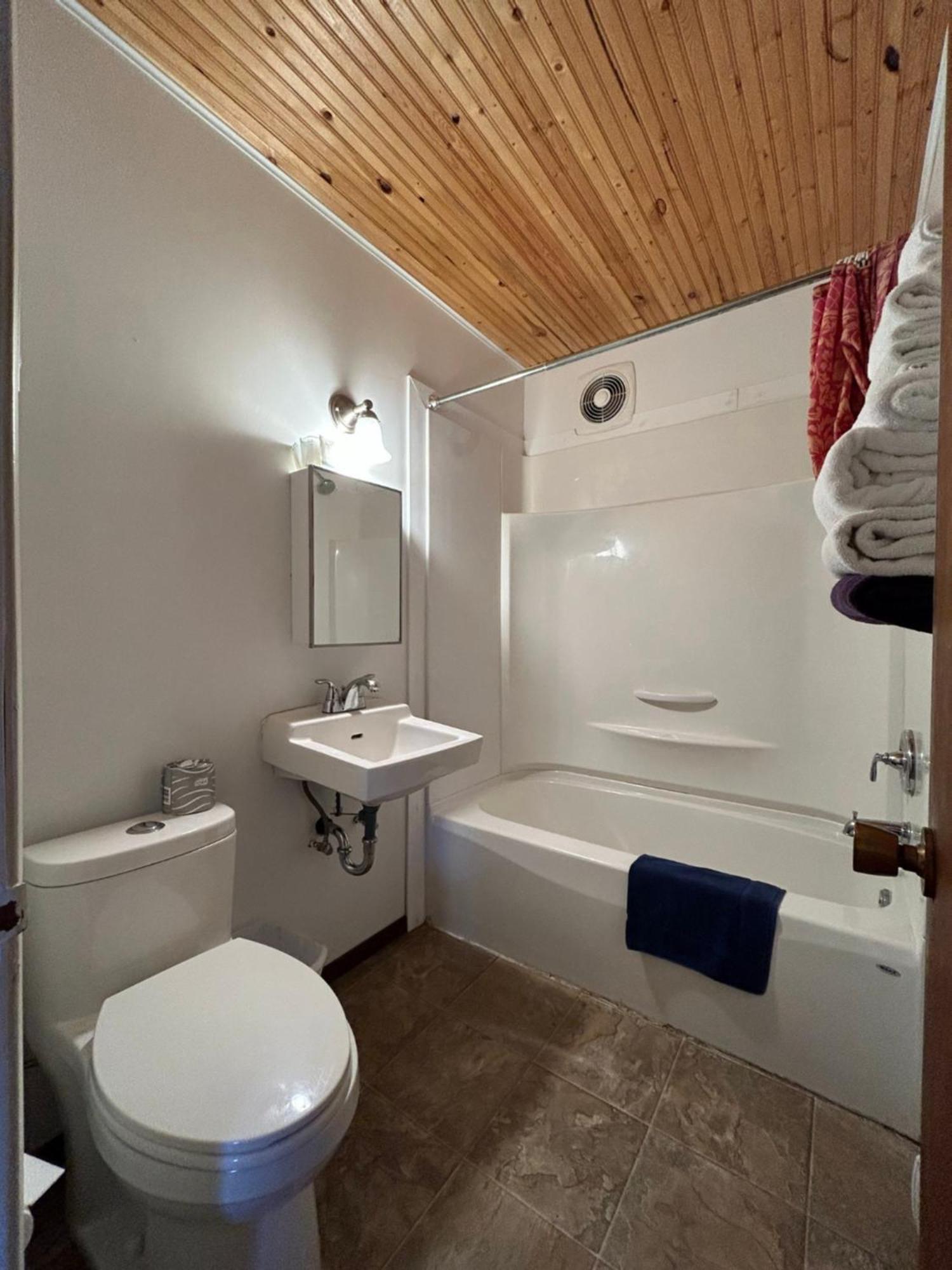 توفينو Dolphin Motel المظهر الخارجي الصورة